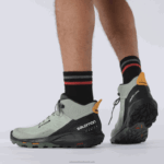 ⁦أحذية المشي لمسافات طويلة للرجال - outpulse mid gore-tex Salomon الحديد المطاوع / أسود / برتقالي نابض بالحياة B8DLV31⁩ - الصورة ⁦7⁩